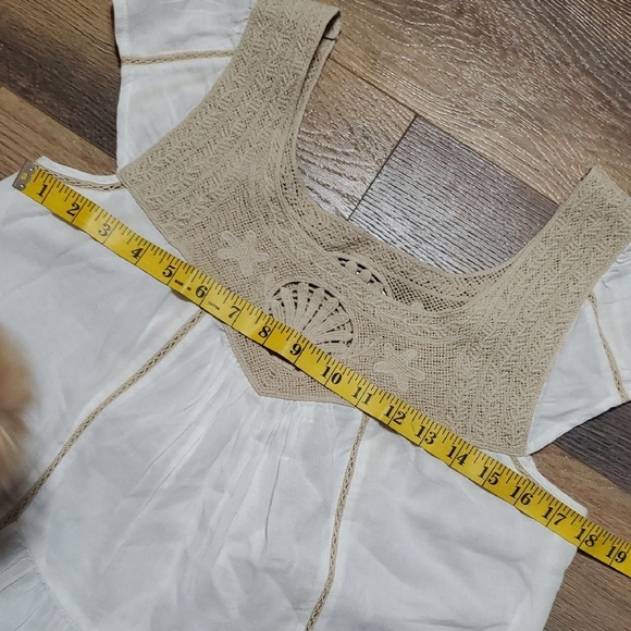 Edme & Esyllte Anthropologie Chic Tan and White Blouse with Elegant Design - Picture 8 of 11